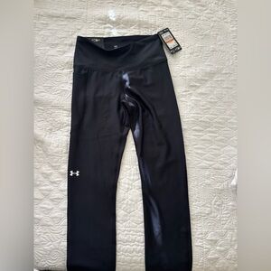 NWT SMALL Under Armour Women’s Tech High Rise Leggings Black